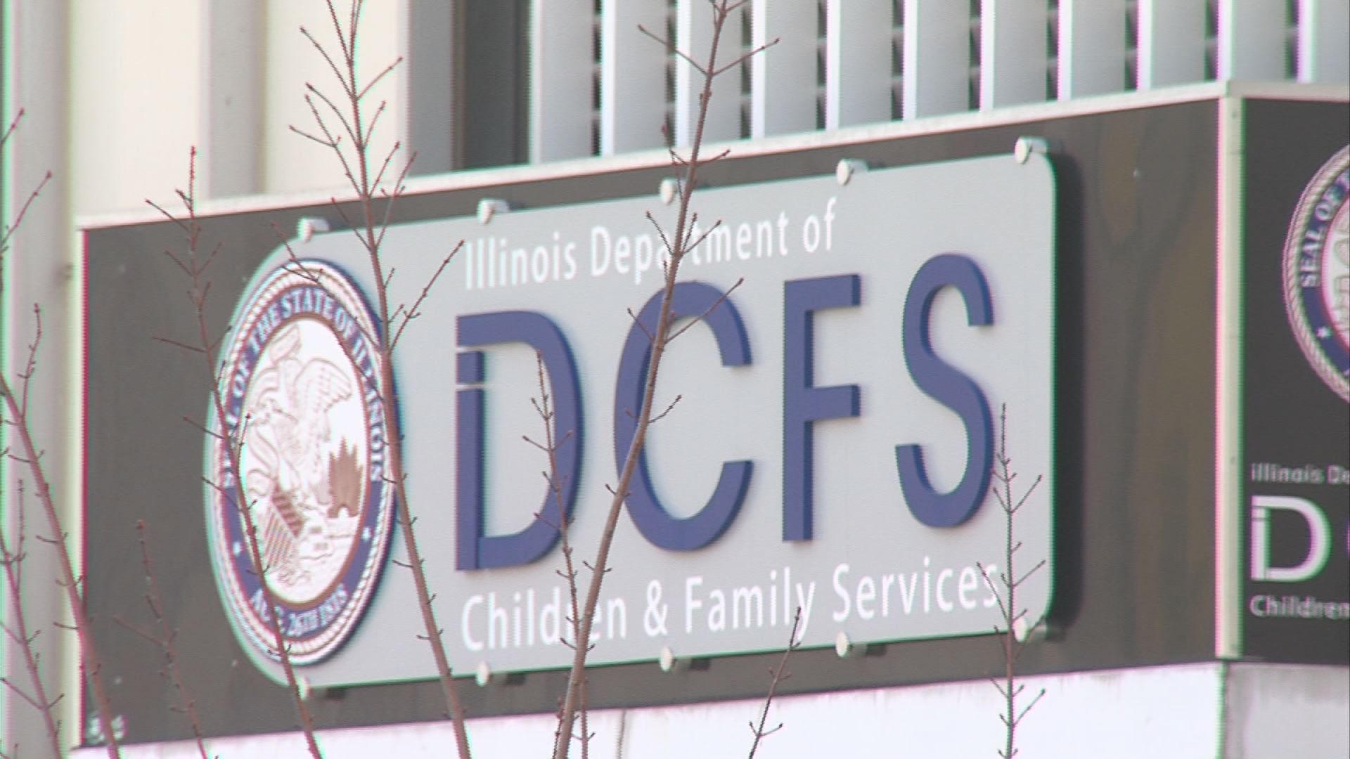 Illinois bans handcuffing, shackling of foster children